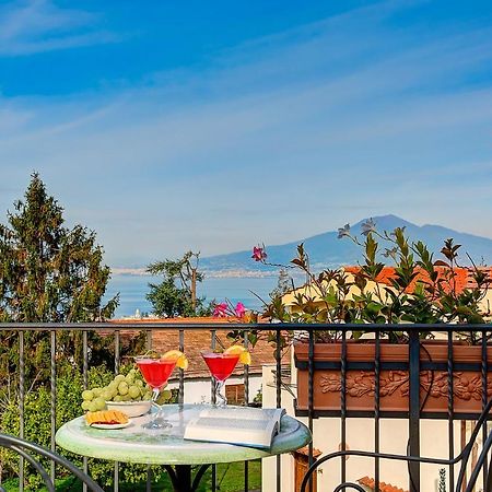 Casa Vacanze Villa Antonella By Gocce Вико Екуензе Екстериор снимка